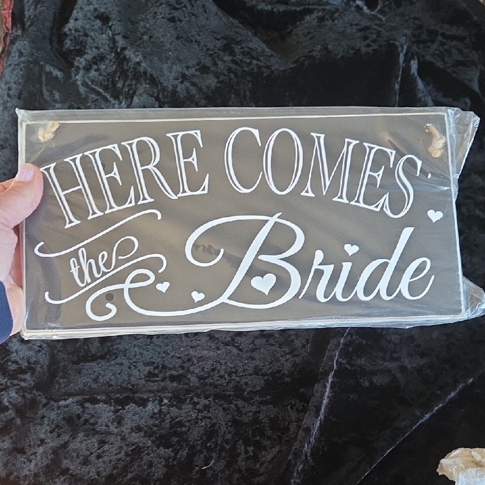Black and White 'Here Comes the Bride' Sign ☆ Wood ☆ Brand NEW